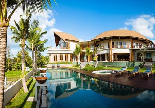 villa-umah-daun-pool-lounge-chairs